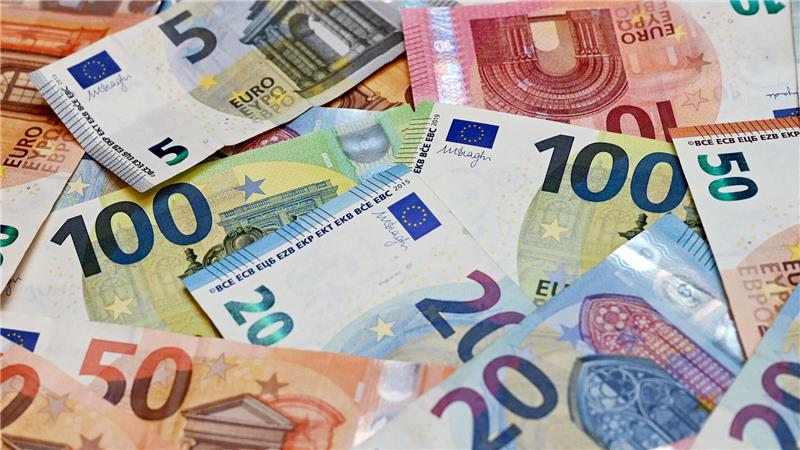 Beamte erhalten günstigere Kredite als Angestellte Staatsbedienstete haben der Auswertung zufolge Vorteile bei der Kreditaufnahme. (Symbolbild)