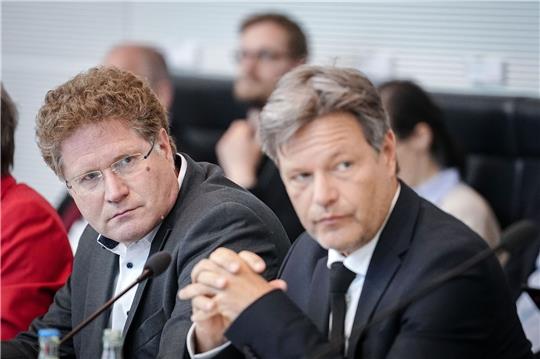 Staatssekretär Patrick Graichen musste später nach Vorwürfen der Vetternwirtschaft sein Amt räumen. Hier zusammen mit seinem Chef und Parteifreund Robert Habeck.