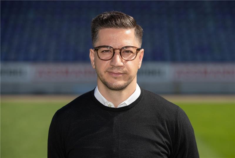 Shapourzadeh kassiert Strafe für unsportliches Verhalten Stadion an der Bremer Brücke: Sportdirektor Amir Shapourzadeh.