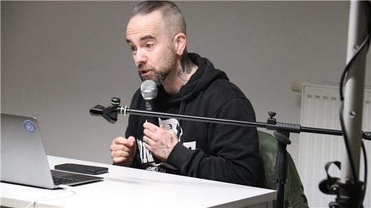 Stadtschreiber Hank Zerbolesch bei einer Lesung in den Goslarschen Höfen. Wer wird sein Nachfolger?
