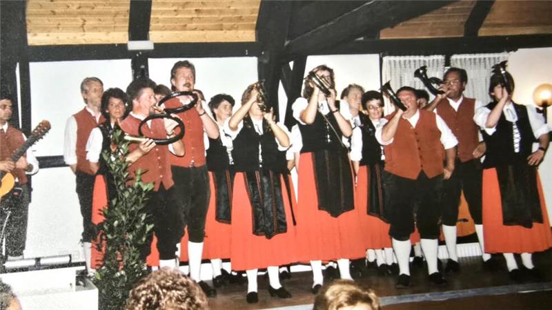 Ständchen vom Harzklub: Die Bühne fasst die Musikanten gerade noch so.