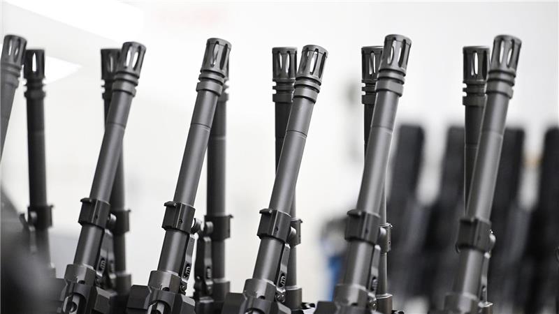 Stahl an Stahl: Die Läufe von Sturmgewehren in der Produktion von Heckler & Koch.