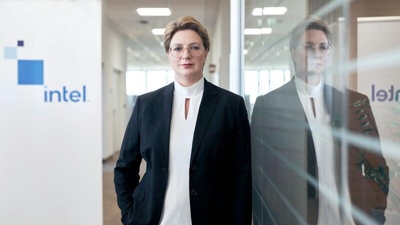 Wechsel an der Führungsspitze von Intel Deutschland Stammt ursprünglich aus einer bayerischen Handwerksfamilie und war dort die Erste, die studiert hat, nämlich Informatik: Sonja Pierer.