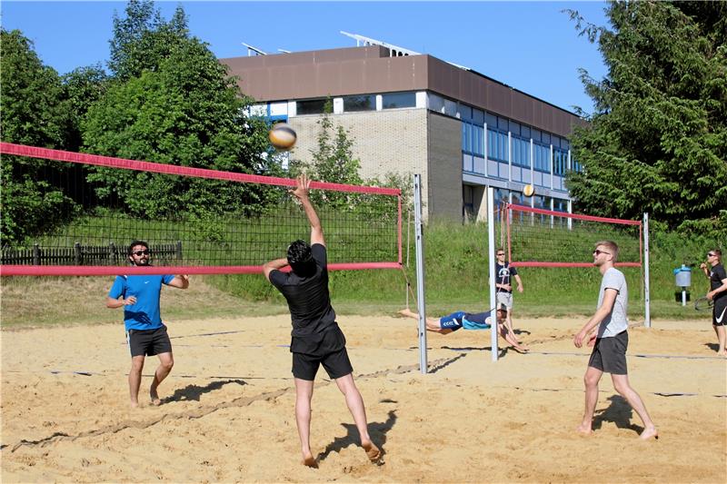Standesgemäß findet beim Sportfest ein Volleyball-Turnier statt. Archivfoto: Knoke