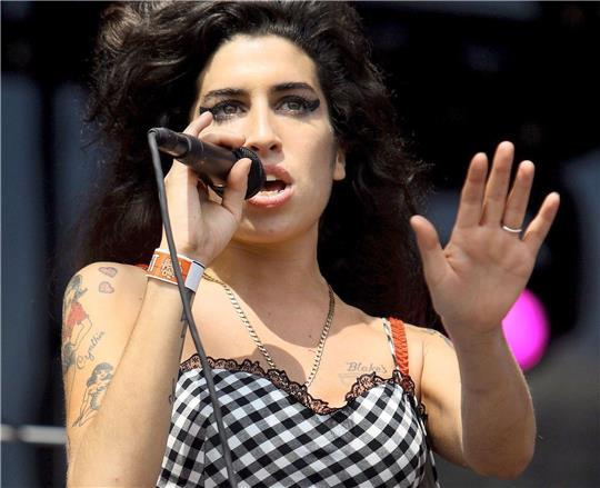 Starb mit nur 27 Jahren: Das Leben der britischen Sängerin Amy Winehouse wird verfilmt.