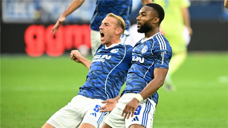 Starke Schalker bejubeln einen perfekten Saisonstart.