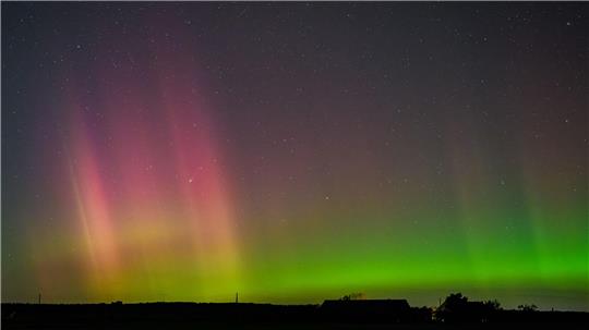 Starke Sonnenstürme können Polarlichter erzeugen, die noch weit südlich der Polarregionen zu sehen sind - sogar in Baden-Württemberg noch. (Symbolbild)