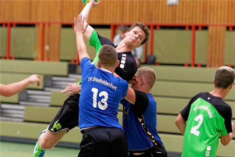 Langelsheimer A-Jugend übernimmt Tabellenspitze Starker Auftritt: Mit 19 Toren ist Malte Leitner von der HSG Langelsheim/Astfeld bester Werfer im Auftaktspiel gegen den TV Stadtoldendorf. Foto: Drechsler