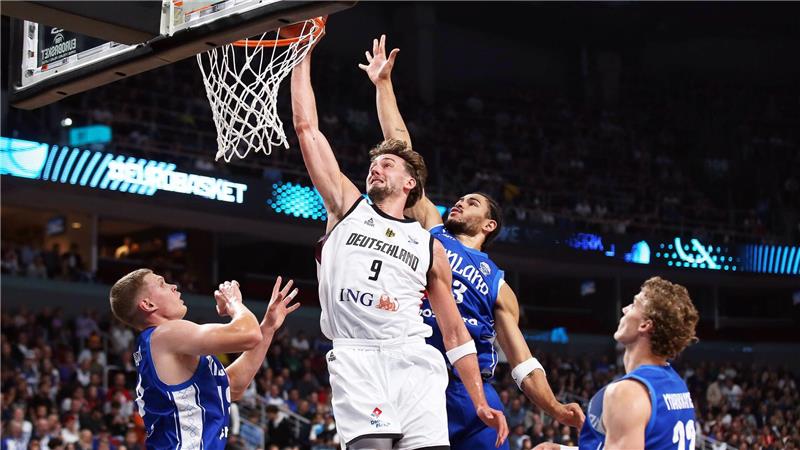 „Sind nicht fertig“: Schröder führt Deutschland ins Finale Starker Auftritt: Wagner beim Dunk.