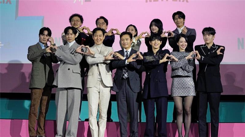 Start von Staffel zwei: Welterfolg „Squid Game“ geht weiter Stars der Serie „Squid Game“ bei der Weltpremiere der zweiten Staffel in Seoul am 9. Dezember (Foto aktuell).