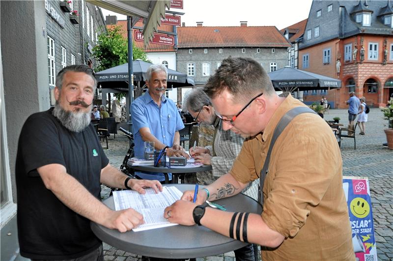Bürgerentscheid Stadthalle: Info-Abend wird zum Wahlkampf-Auftakt Start Bürgerbegehren zur Stadthalle im Pfalzquartier