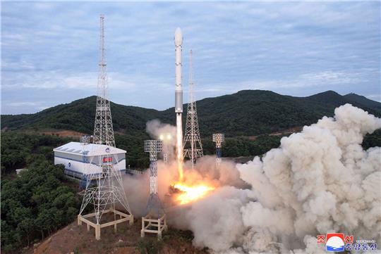 Start einer Trägerrakete «Chollima-1» vom Seohae Satelliten Start Komplex an der Westküste Nordkoreas.
