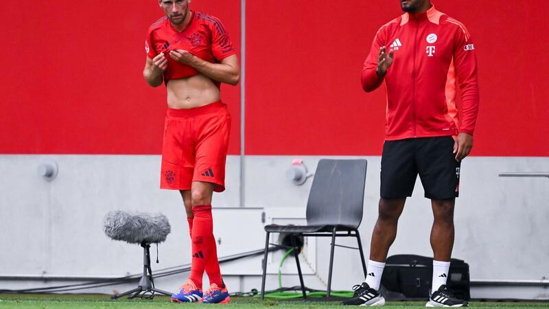 Startelfeinsatz im Testspiel: Aber Leon Goretzka (l.) hat einen schweren Stand beim neuen Bayern-Trainer Vincent Kompany.