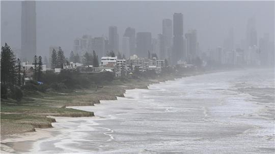 Statt Sandstrand ragen an der Gold Coast stellenweise nun meterhohe „Klippen“ ins Meer.