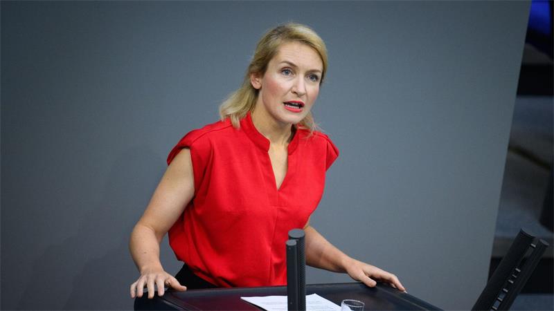 Statt Sanktionen brauche es eine bessere Ausstattung für die Jobcenter, meint die Linken-Chefin Ines Schwerdtner. (Archivbild) 