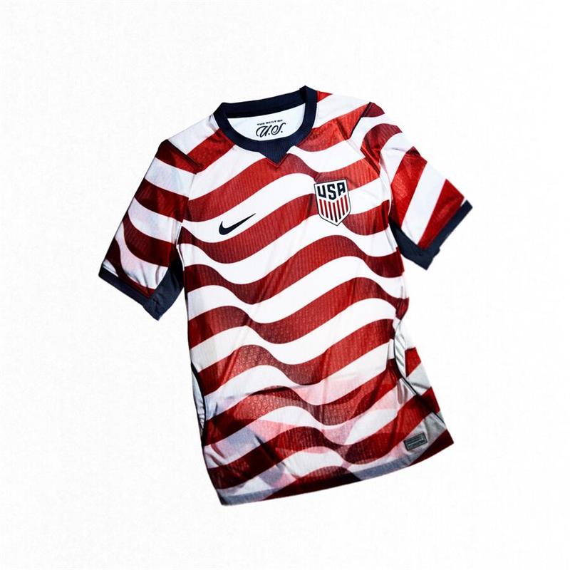 Weißes Trikot mit roten Wellen von oben nach unten.