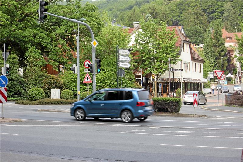 Statt eines Kreisverkehrs soll der Berliner Platz an der B 4 eine intelligente Ampelschaltung erhalten.  Archivfoto: Nachtweyh