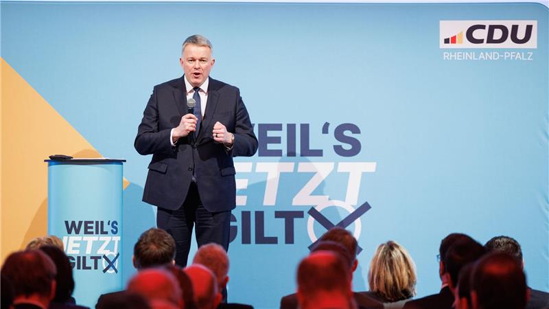 Statt über Einschränkungen bei der Teilzeit zu diskutieren, sollte darüber gesprochen werden, wie es attraktiver werden könne, Vollzeit zu arbeiten, findet Schnieder. (Archivbild)