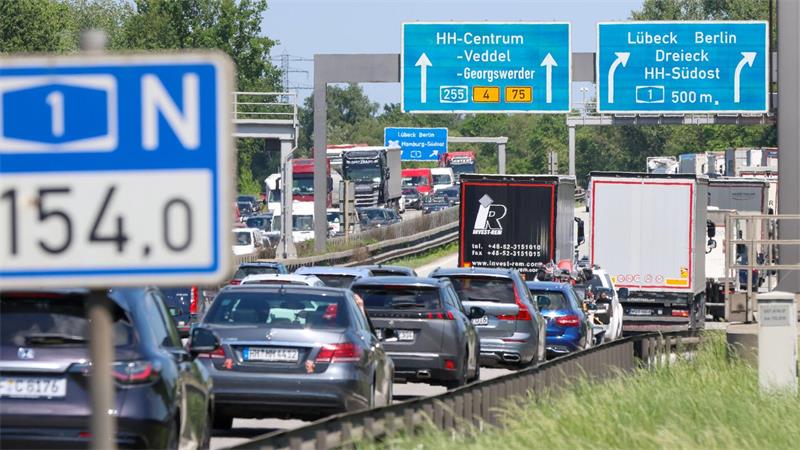 Stau sorgt bei der Metall- und Elektroindustrie für einen Standortnachteil. (Symbolbild)