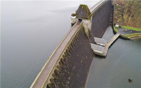 Staudämme schränken den natürlichen Sedimenttransport der Flüsse ein.
