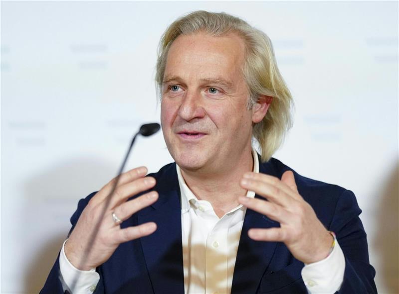 Stefan Bachmann wird Burgtheater-Direktor Stefan Bachmann übernimmt ab 2024 die Intendanz des Wiener Burgtheaters.