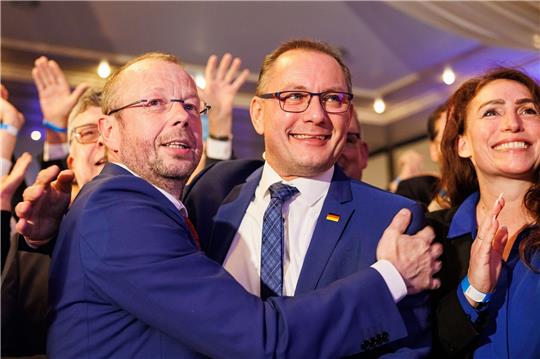Stefan Marzischewski-Drewes (l-r) und Tino Chrupalla.