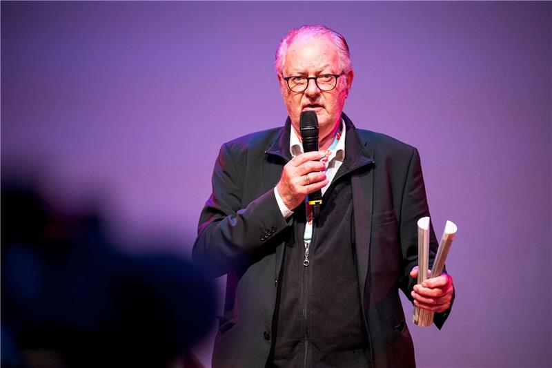 Hof ehrt Dokumentarfilmer Stefan Paul Stefan Paul bedankt sich für den Filmpreis der Stadt Hof.