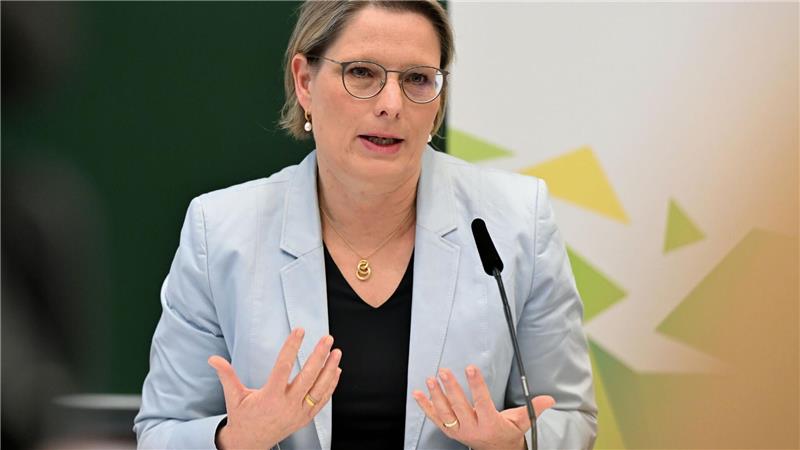 Stefanie Hubig (SPD), Bundesministerin der Justiz, nahm an der Tagung teil.