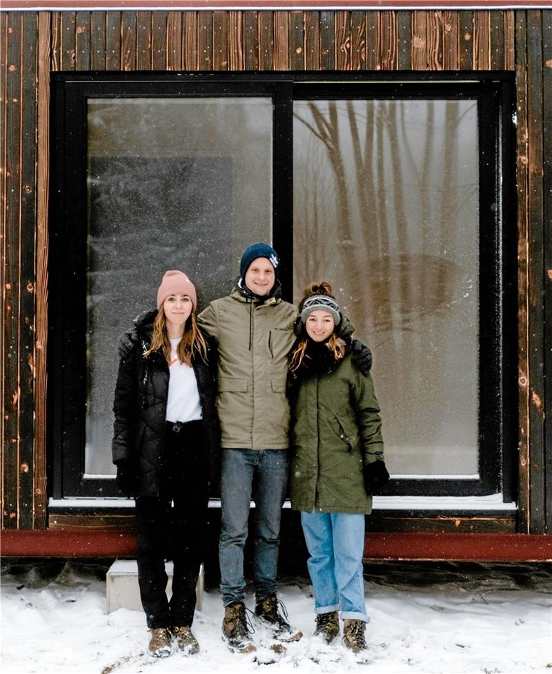 Urlaub im Seecontainer – mitten im Harz Stefanie Rümmler, Robin Krause und Madeline Krause (v. li.) vermieten Seecontainer-Wohnungen in Hahnenklee.