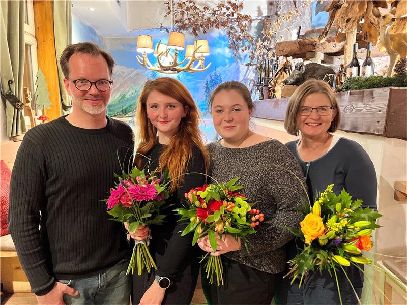 Steffen Heister, Christin Liebert und Imke Koch bilden künftig den Vorstand des Vereins Kult. Manja Nitschke (2.v.l.) scheidet aus dem Gremium aus.  Foto: Jung