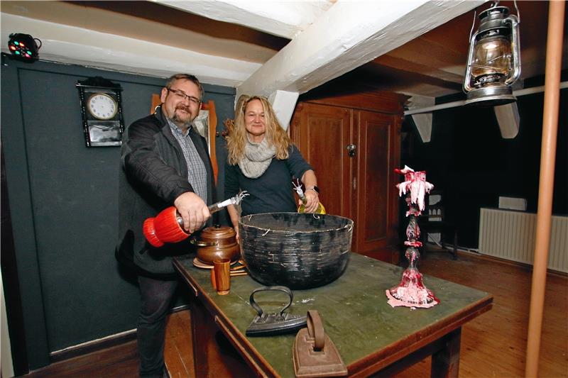 Steffi Engler ist die neue  Geschäftsführerin des „Vistory“ am Hohen Weg. Ihr Mann Percy  unterstützt sie bei der Arbeit. Beide eröffnen am  Mittwoch den  ersten Goslarer Escape-Room. Foto: Epping