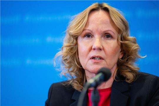 Steffi Lemke  spricht zum Abschluss der zweitägigen Herbstsitzung der Umweltminister in Münster.