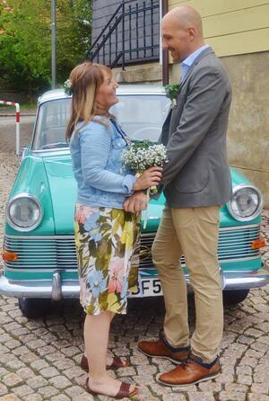 Heiraten wie in Las Vegas? Das geht auch in St. Andreasberg Steffi und Olli haben sich im Beisein ihrer Kinder trauen lassen.