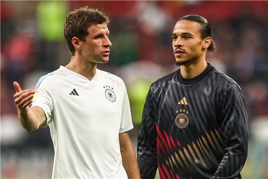 Stehen gegen Costa Rica in der DFB-Startelf: Leroy Sané (r) und Thomas Müller.