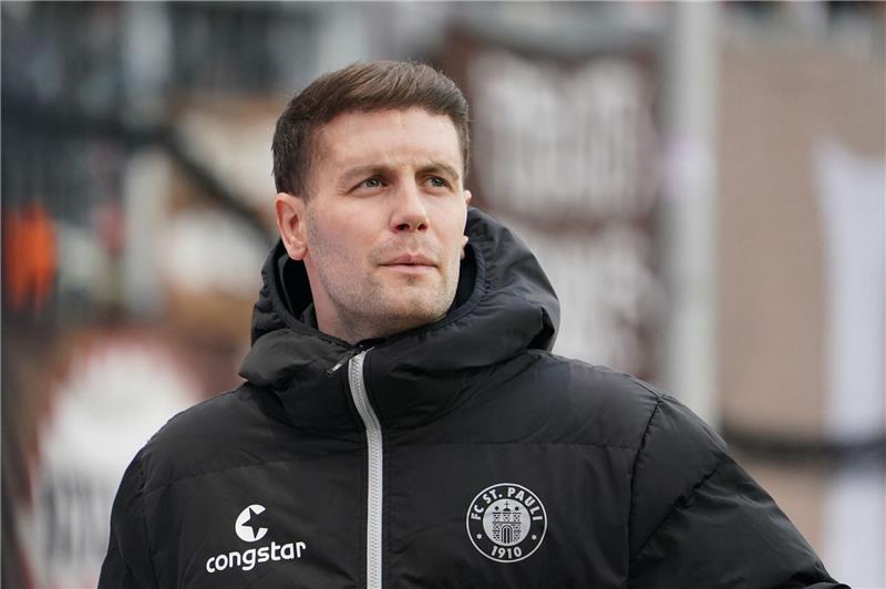 Berichte: Hürzeler vor Vertragsverlängerung bei St. Pauli Steht Berichten zufolge vor einer Vertragsverlängerung bei St. Pauli: Trainer Fabian Hürzeler.