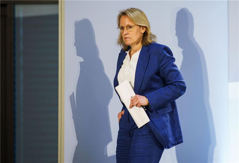 DFL: Zwischen Personal-Rochade und Milliarden-Problem Steht unmittelbar vor dem Ende als Vorsitzende der DFL-Geschäftsführung: Donata Hopfen.