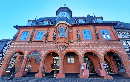 Steht vor einer rund 15 Monate langen Sanierungsphase: Die „Kaiserworth“ soll am Ende wieder das erste Haus am Marktplatz sein.