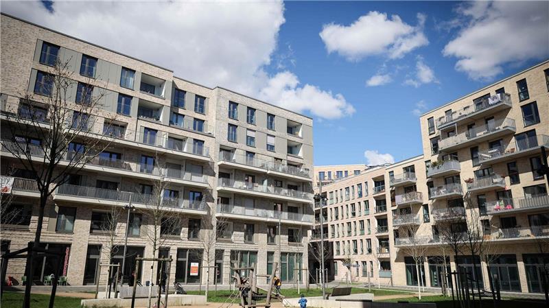 Steigende Immobilienpreise und Wohnungsmangel treiben die Menschen in Deutschland um (Archivbild)