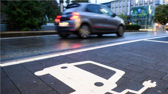 Steigende Rabatte machen Elektroautos billiger. (Archivbild)