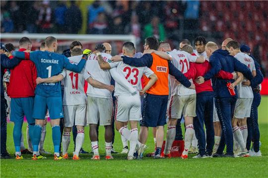 Steigt Köln in die 2. Liga ab? Am 33. Spieltag könnte die Entscheidung fallen.