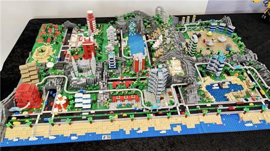Stein um Stein entsteht eine neue Welt: Wer Spaß am Bauen mit Lego hat, sollte am 22. und 23. Februar im Goslarer Kulturmarktplatz vorbeischauen.