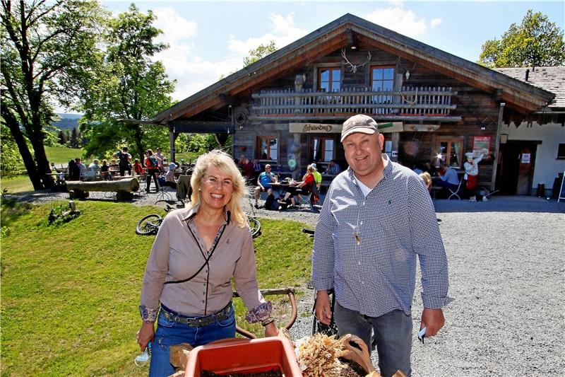 Steinbergalm (kl. Foto v.re) Max von Thun, Valerie Huber und Heiner Lauterbach. Foto: Concorde Filmverleih/Kai von Kröcher
