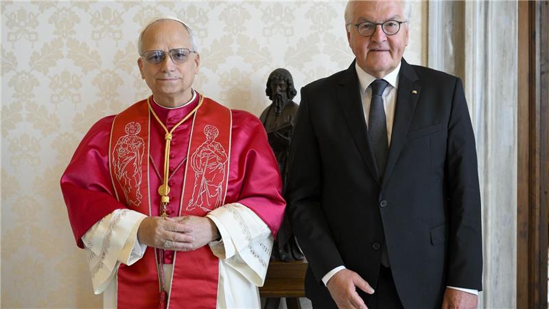 Steinmeier: Papst kann wichtiger Vermittler in Krisen sein Steinmeier sieht den Papst und Vatikan als wichtige Vermittler in internationalen Konflikten.