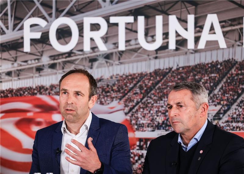„17 Freispiele für alle” - Fortuna geht neue Wege Stellten ein besonderes Projekt im deutschen Fußball vor: Fortuna-Vorstandsboss Alexander Jobst (l) und Klaus Allofs.