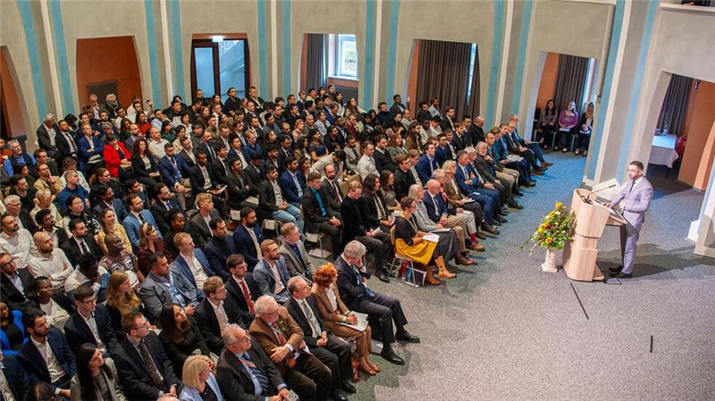 TU Clausthal verabschiedet 260 Absolventen Stellvertretend für den Jahrgang spricht der Absolvent Mohamed Dawod.