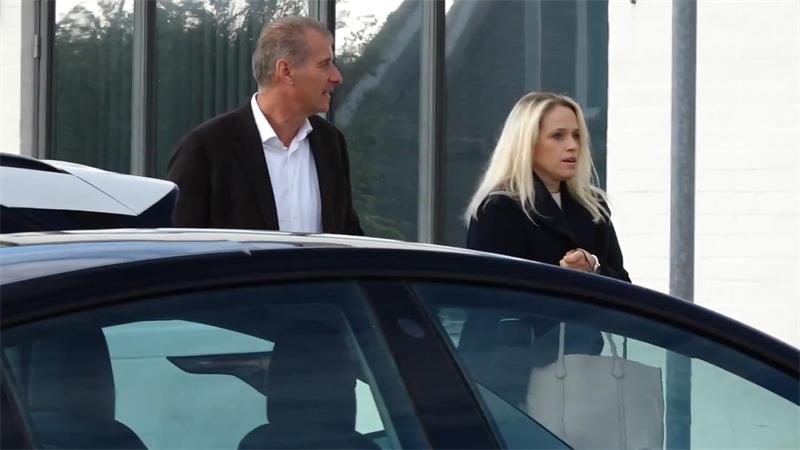Eugen Block streitet in Dänemark um Umgangsrecht mit Enkeln Stephan Hensel (links), Ex-Ehemann von Christina Block, kommt vor dem Gericht in Dänemark an.