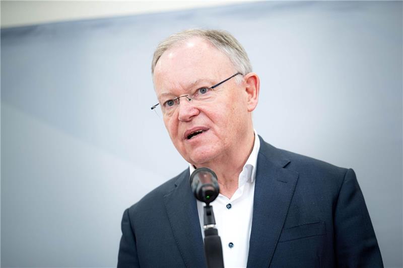 Weil sieht AfD-Urteil als Zeichen für „wehrhafte Demokratie” Stephan Weil, Ministerpräsident von Niedersachsen, spricht bei einer Pressekonferenz zur Klausurtagung des SPD-Landesverbandes Niedersachsen.
