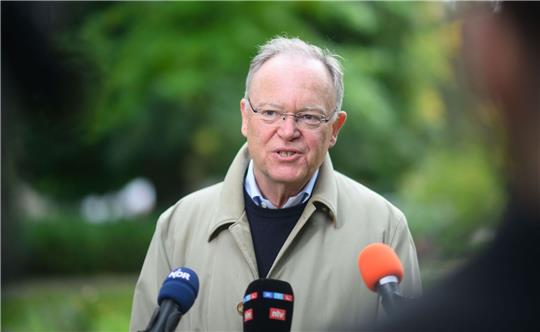 Stephan Weil (SPD), Ministerpräsident Niedersachsen, bei einem Pressestatement.