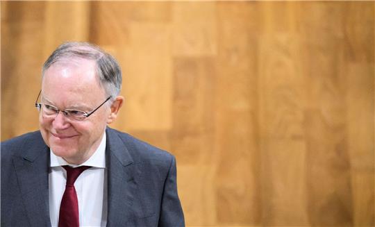 Stephan Weil (SPD), Ministerpräsident Niedersachsen, kommt in den Landtag Niedersachsen.