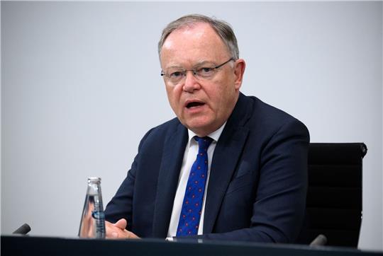 Stephan Weil (SPD), Ministerpräsident von Niedersachsen, spricht.